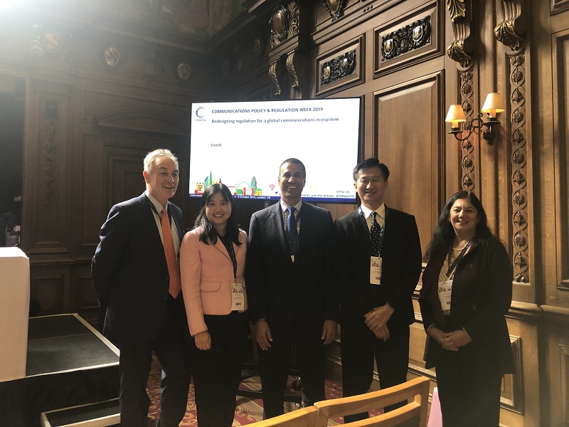 Photo of NCC Commissioners Chen-Ling Hung (2nd from the left) and Wen-Chung Guo (2nd from the right), FCC Chairman Ajit Pai (middle), conference organizer IIC’s Chairman Chris Chapman (far left) and Secretary-General Andrea Millwood Hargrave (far right), taken at the regulators’ forum.